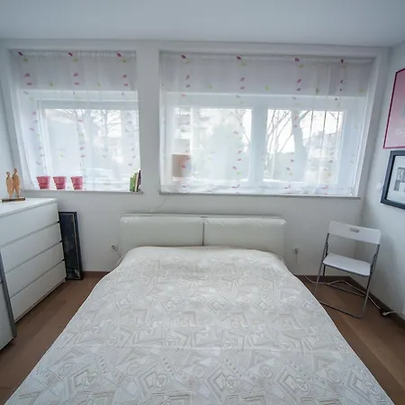 Tesla Apartment *
