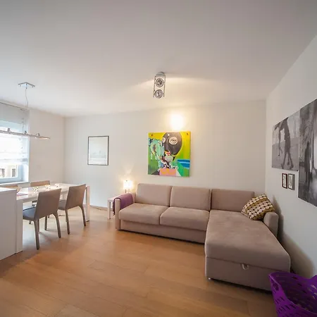 Tesla Apartment *