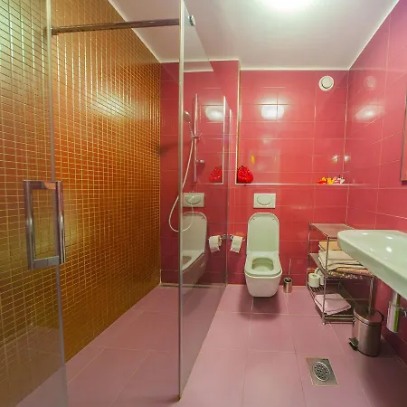Tesla Apartment *